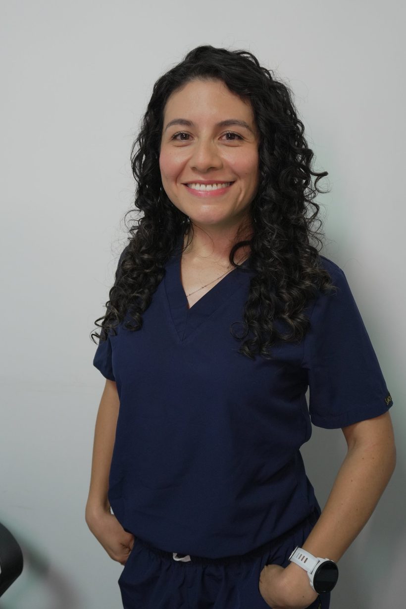 Dra. Laura Lozano en consultorio